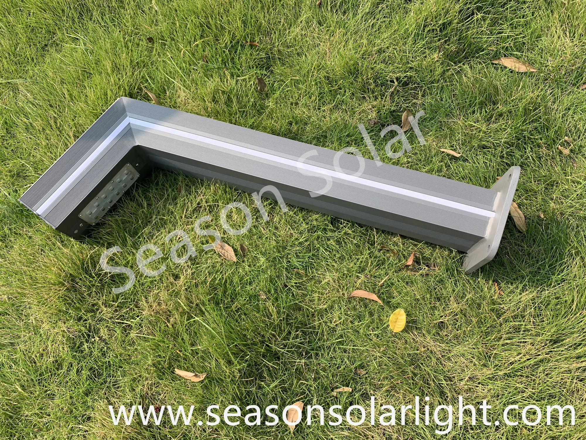 Bright Lighting Ce Outdoor Solar Bollard Path Lighting with Green Accent LED Lighting