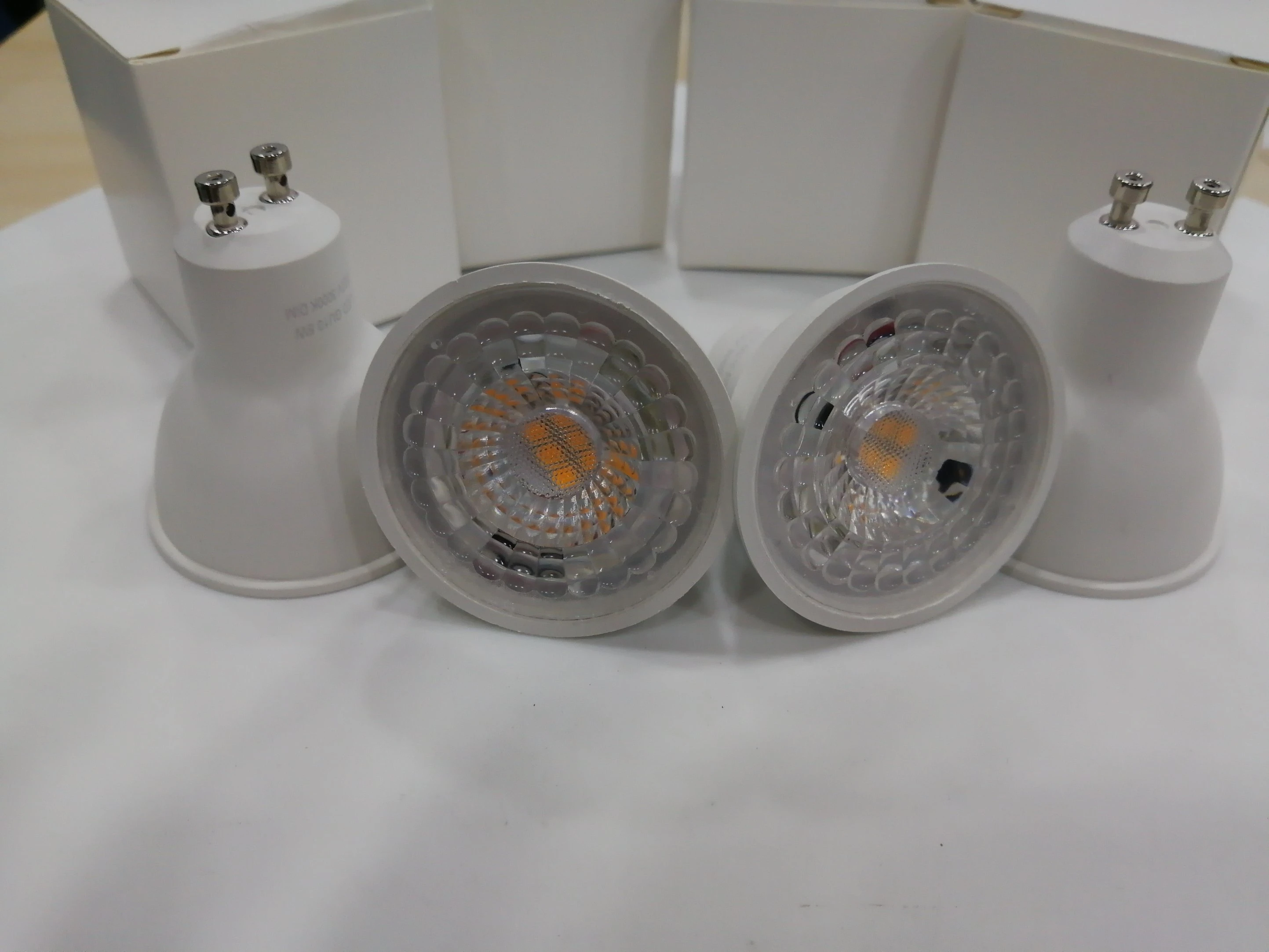 Ce UL Saso Remote Control 5W COB GU10 LED Spotlight Bulb Made in China for Home and Commercial Exterior Lighting in Best Dealer Factory