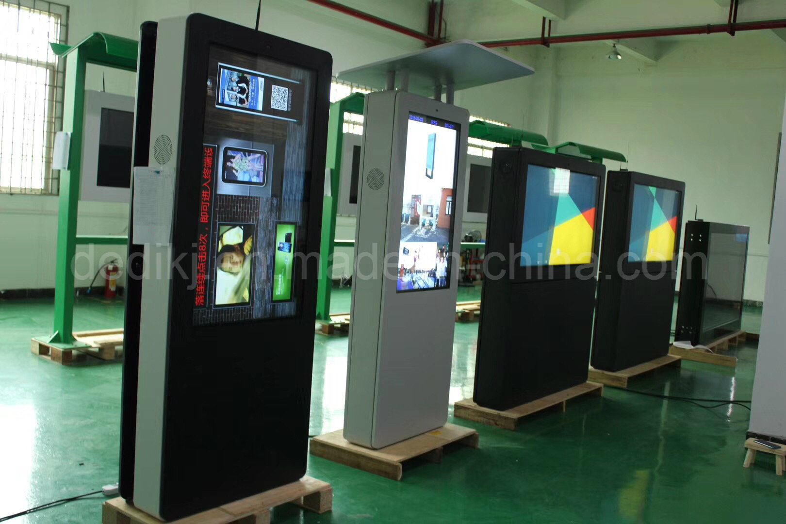 Dedi IP65 Floorstanding Digital Signage Full HD Outdoor LCD Screen, Freestanding Outdoor Digital Signage
